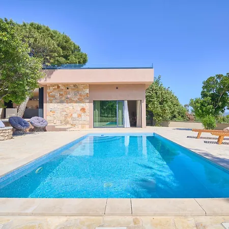 Amalka Mare By Litto Veliki Drvenik