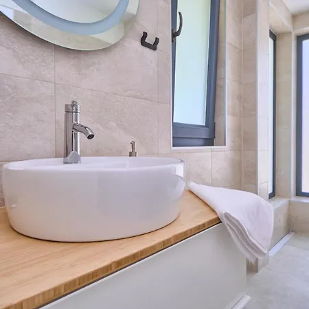 Amalka Mare By Litto Veliki Drvenik