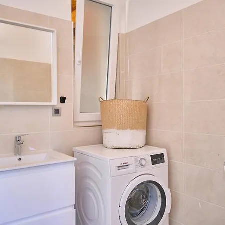 Amalka Mare By Litto Veliki Drvenik