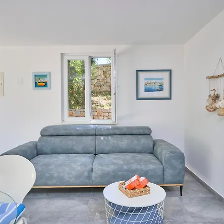 Amalka Mare By Litto * Veliki Drvenik