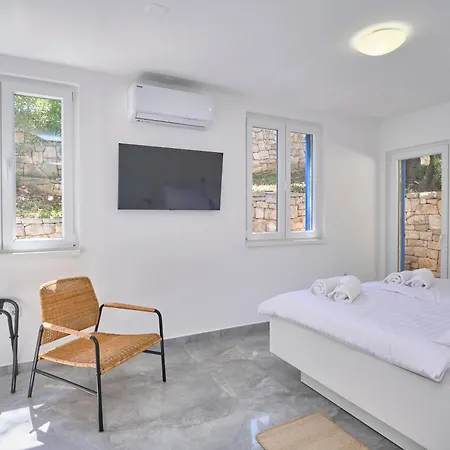 Amalka Mare By Litto Veliki Drvenik